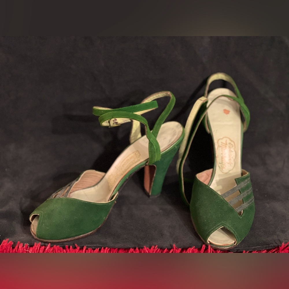 VINTAGE EXCLUSIVELY MURRAY’S “FIFTH AVENUES” double wrap around strap rockabilly